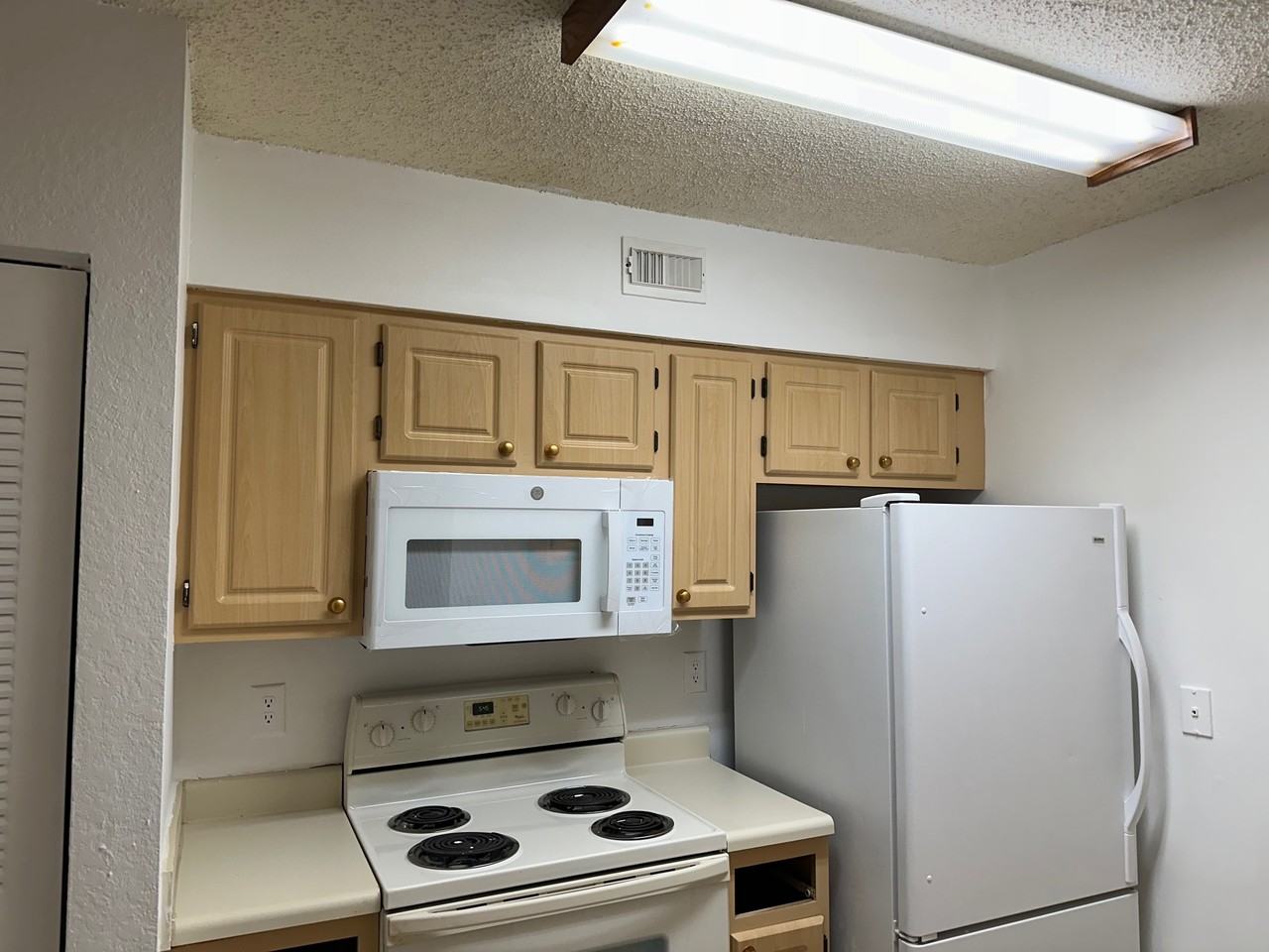 2810 N Oakland Forest Dr #108 - Photo 4 of 10