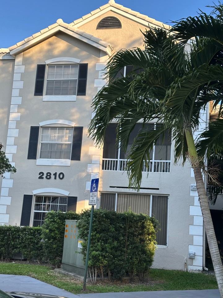 2810 N Oakland Forest Dr #108 - Photo 7 of 10