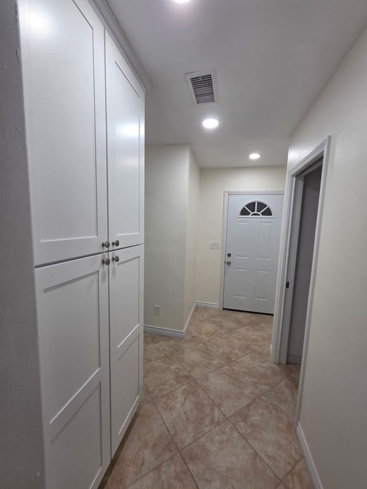 247 E 44th St #NA - Photo 4 of 15