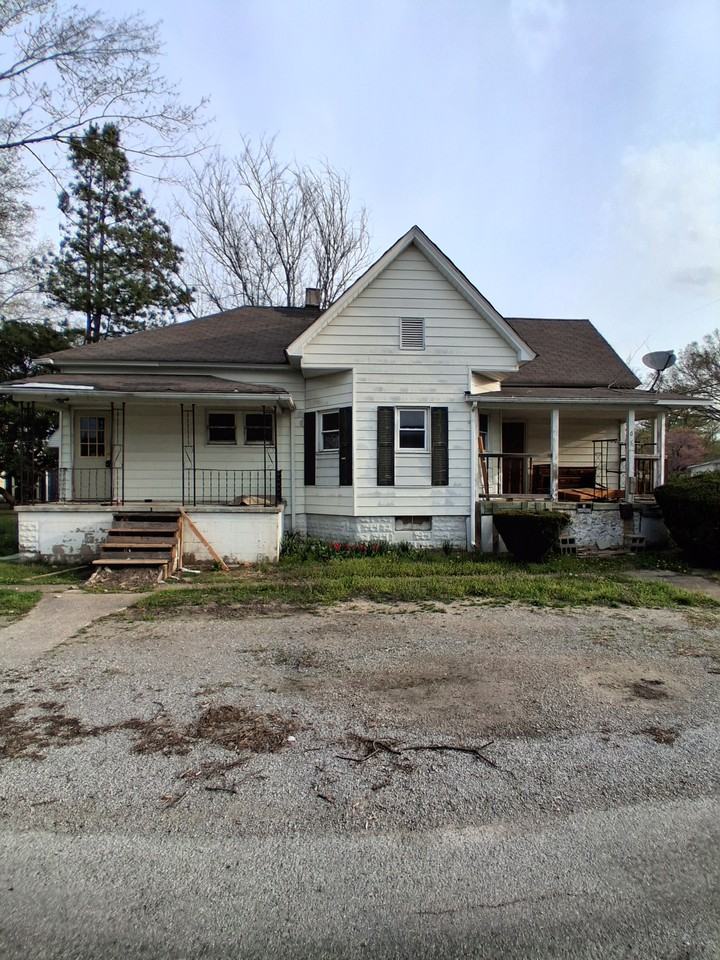 305 S State St #NA - Photo 2 of 29