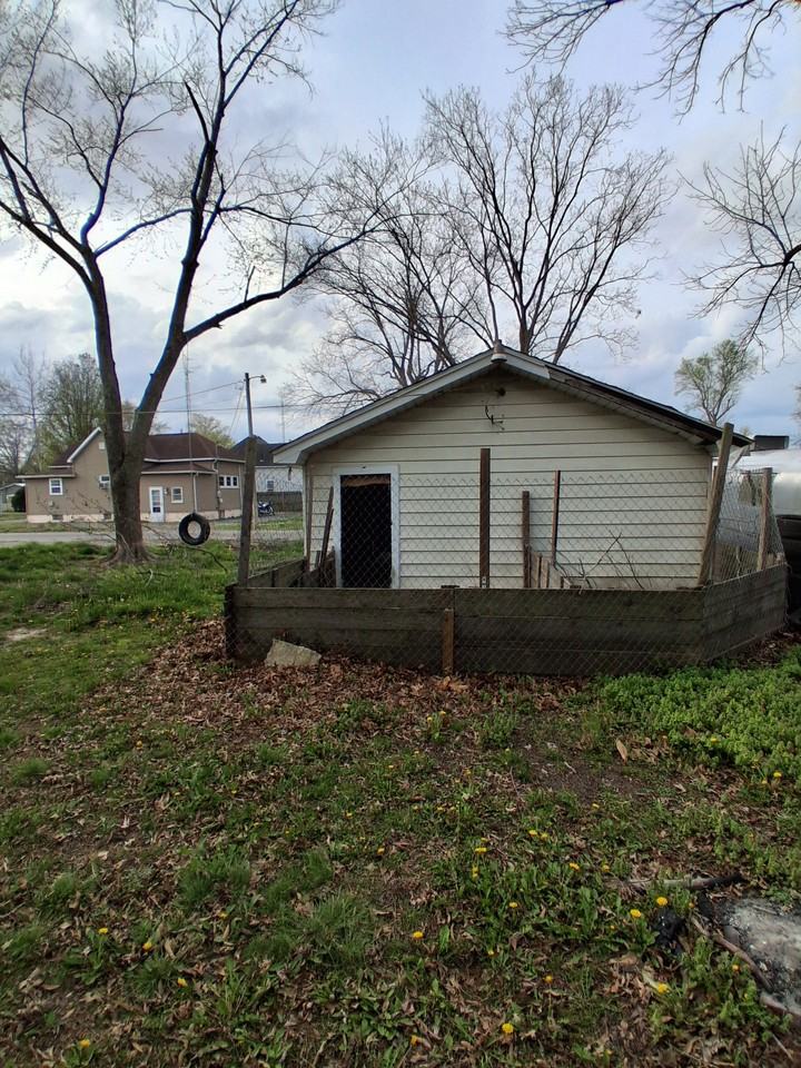 305 S State St #NA - Photo 3 of 29