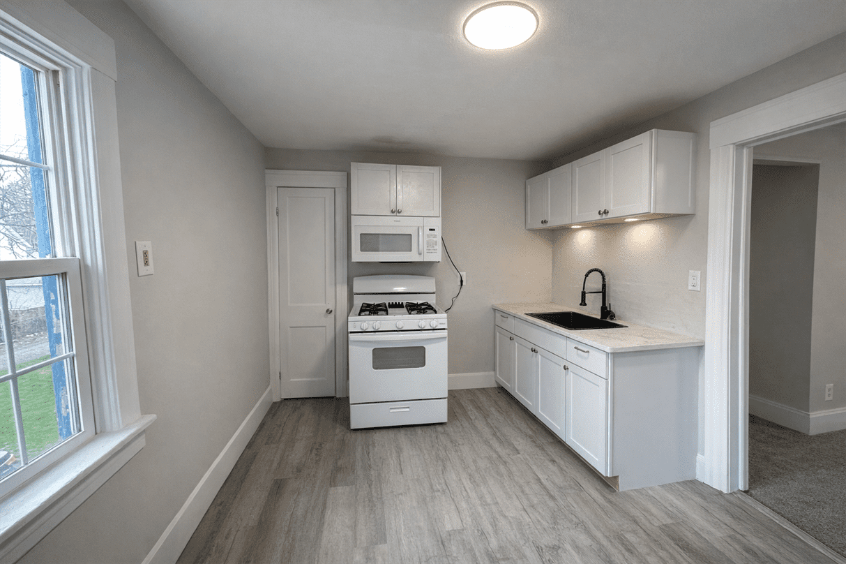 604 4th St #4 - Photo 3 of 17