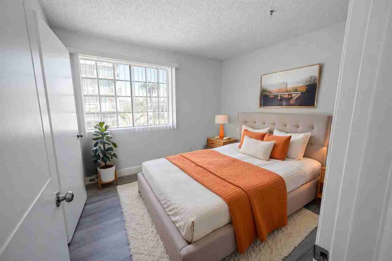 518 E 4th St #202 - Photo 3 of 7