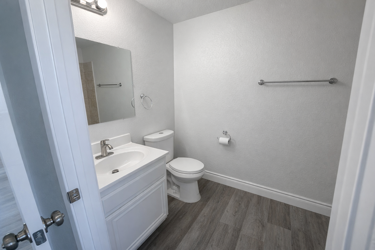 518 E 4th St #202 - Photo 5 of 7