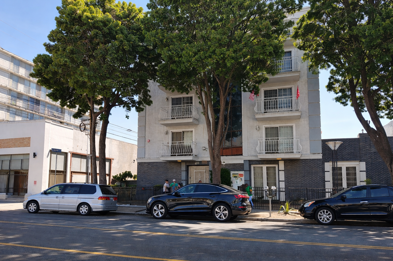 518 E 4th St #202 - Photo 6 of 7