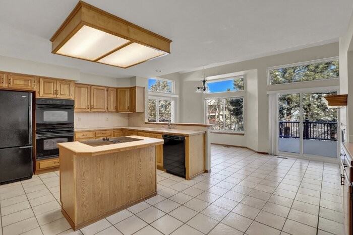 110 Balmoral Way - Photo 5 of 32