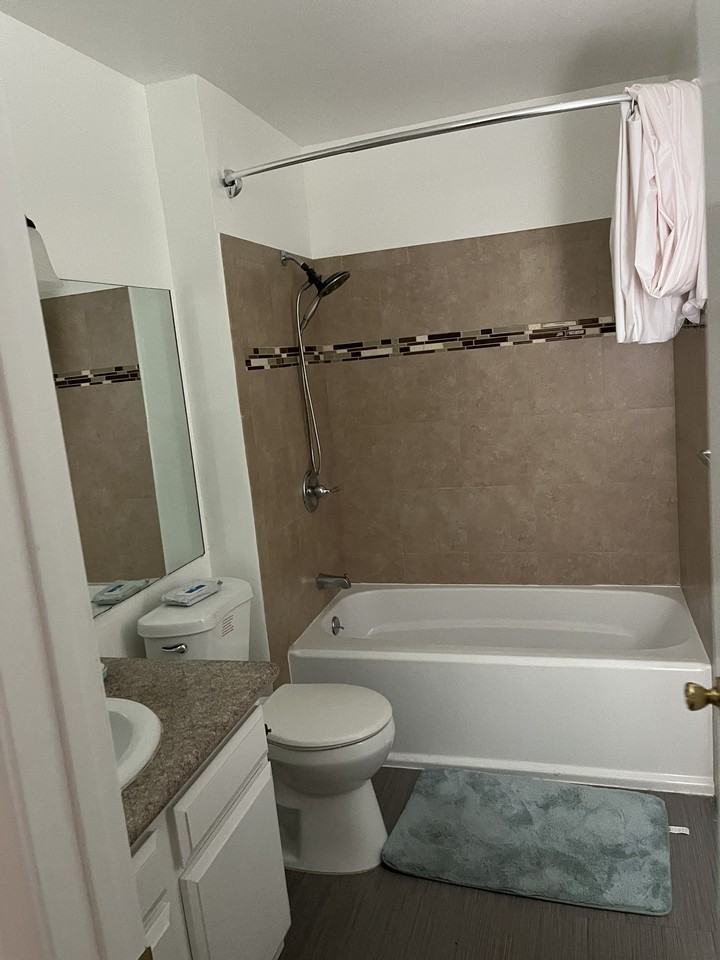 1000 Fairview Ave #5 - Photo 3 of 15