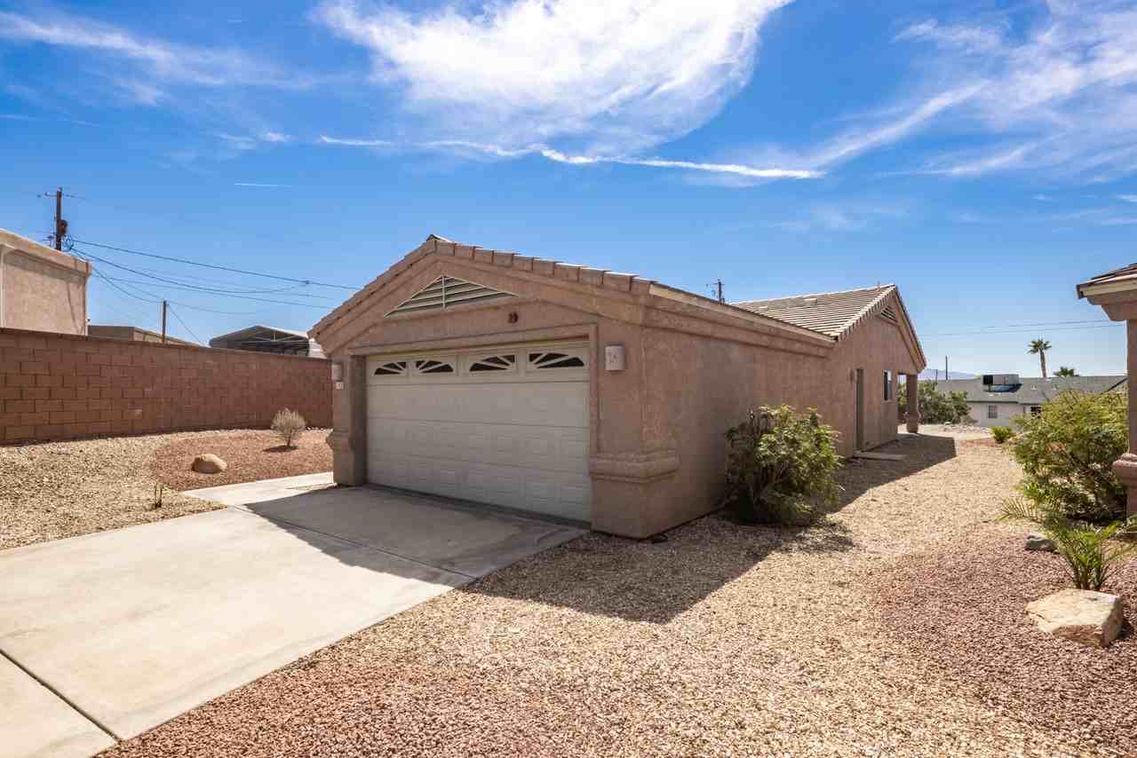 1111 Shorewood Ct #102 - Photo 3 of 32