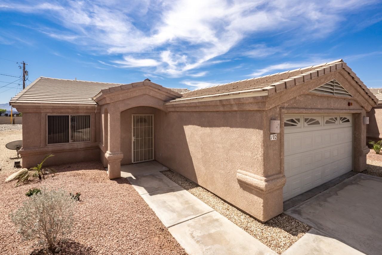 1111 Shorewood Ct #102 - Photo 4 of 32