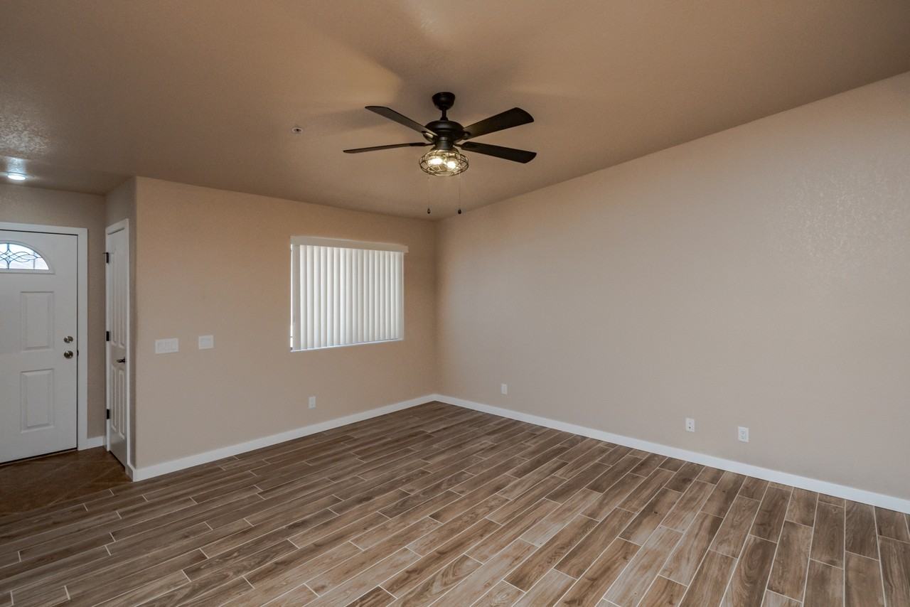 1111 Shorewood Ct #102 - Photo 6 of 32