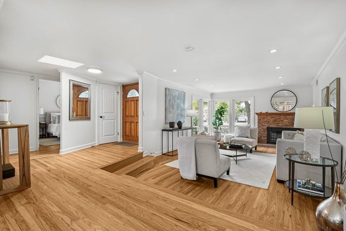 4640 Venice Way - Photo 3 of 42