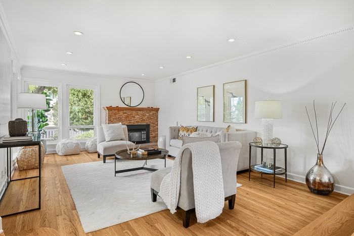 4640 Venice Way - Photo 4 of 42