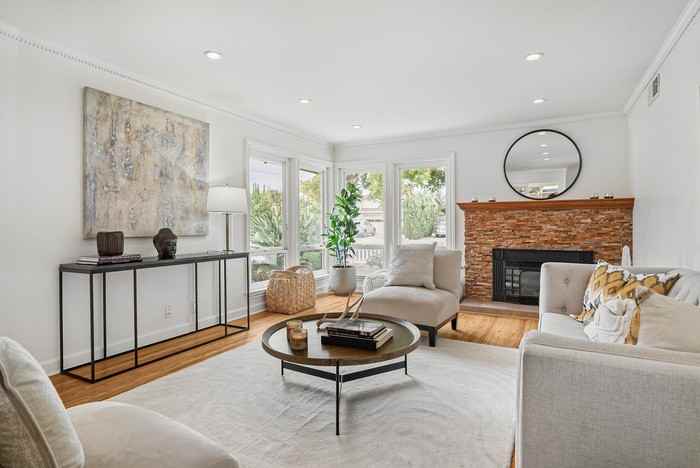 4640 Venice Way - Photo 5 of 42