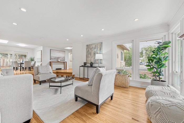 4640 Venice Way - Photo 6 of 42