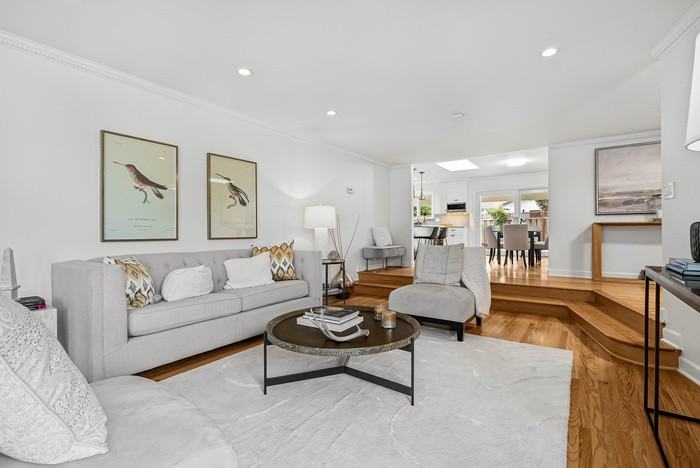 4640 Venice Way - Photo 7 of 42