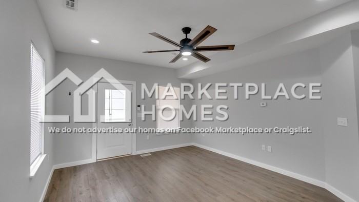 1013 Harlan St - Photo 4 of 23