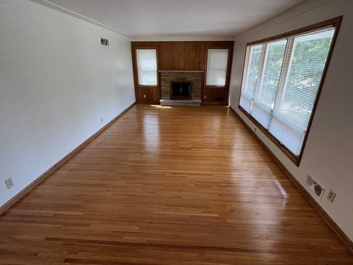 3121 Roosevelt St Ne - Photo 2 of 22