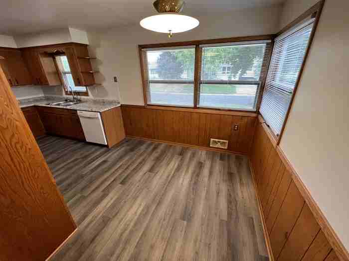 3121 Roosevelt St Ne - Photo 4 of 22