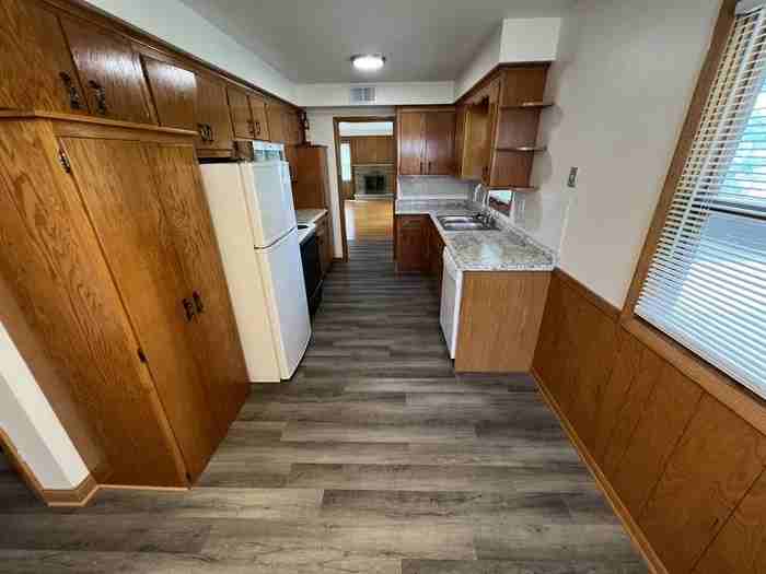 3121 Roosevelt St Ne - Photo 5 of 22