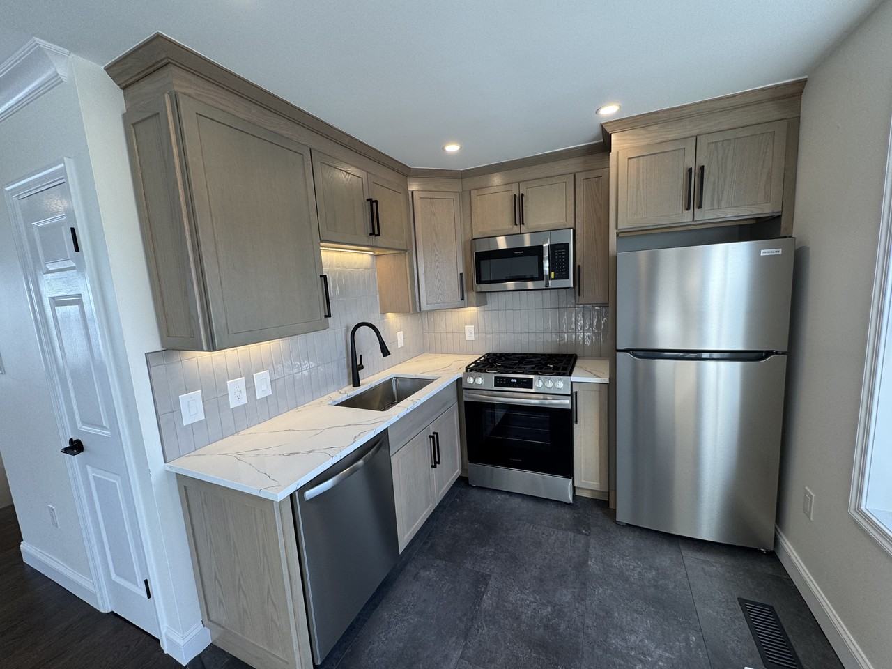 22 Virginia Ave #5 - Photo 5 of 25