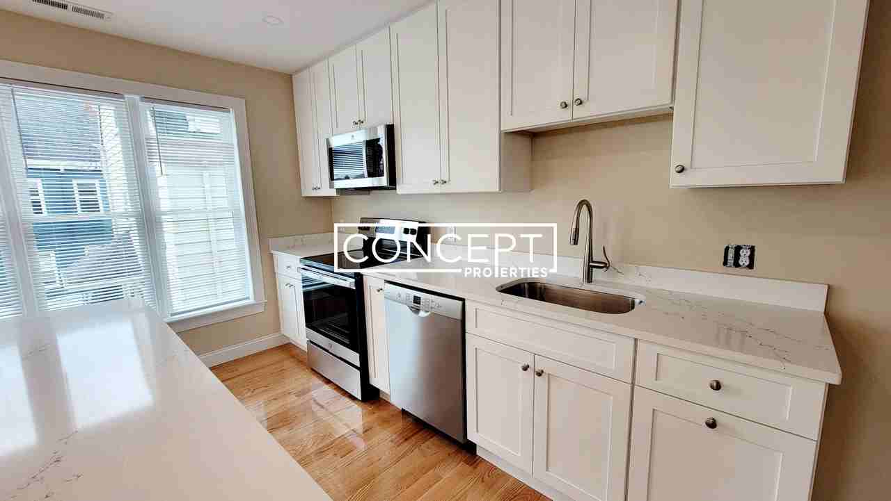 64 Waverly St #2 - Photo 5 of 15