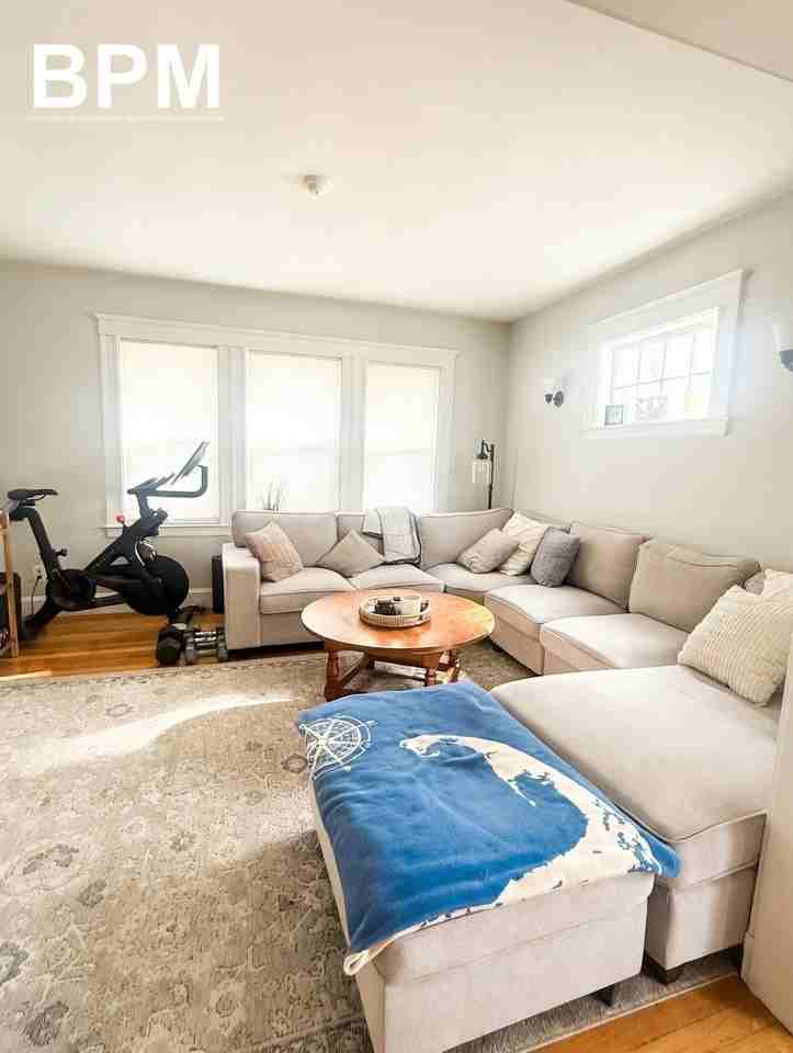 949 Adams St - Photo 2 of 7