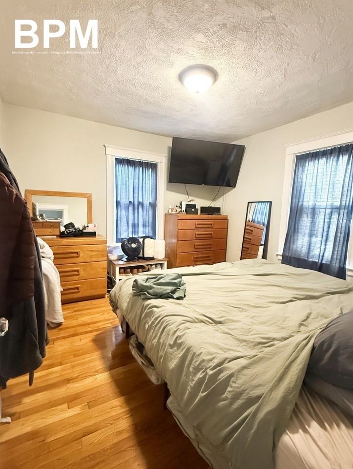 949 Adams St - Photo 4 of 7