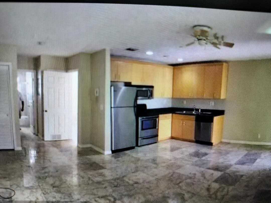 728 Ne 13th Ct #8 - Photo 3 of 7