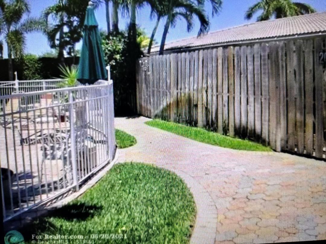 728 Ne 13th Ct #8 - Photo 6 of 7