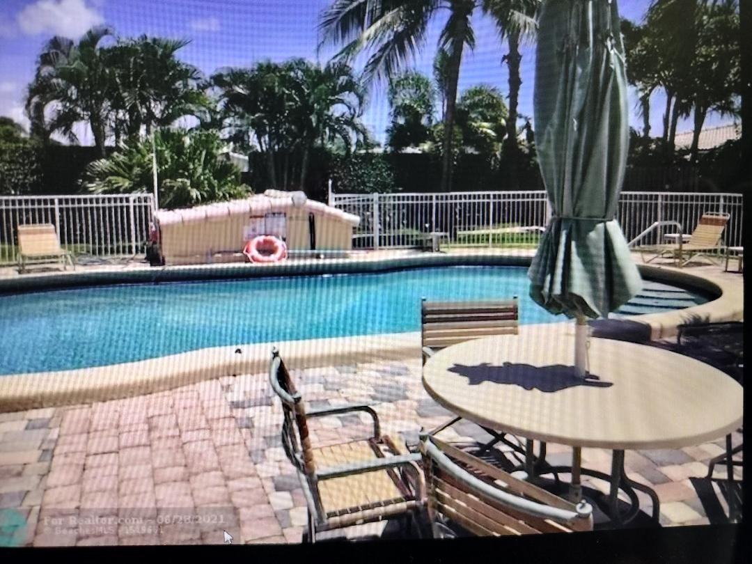 728 Ne 13th Ct #8 - Photo 7 of 7