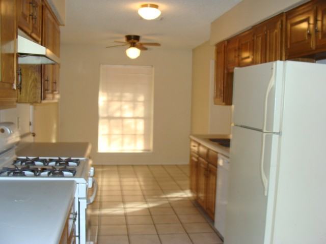 2711 Augusta St #B - Photo 3 of 9