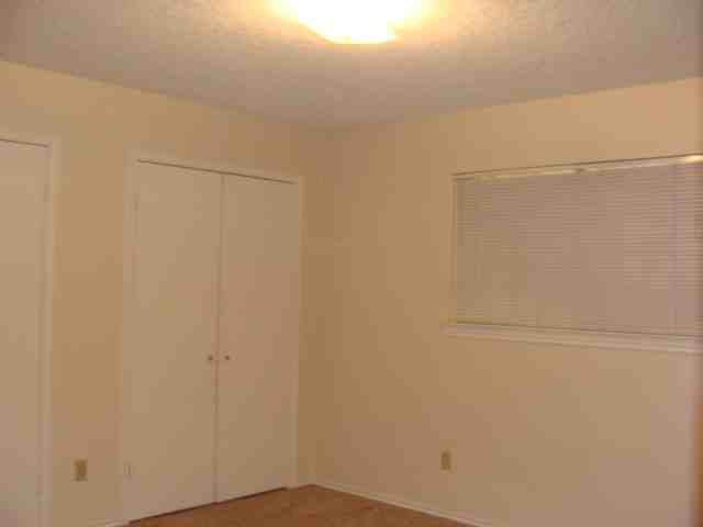 2711 Augusta St #B - Photo 4 of 9