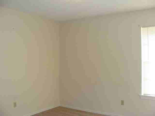 2711 Augusta St #B - Photo 6 of 9