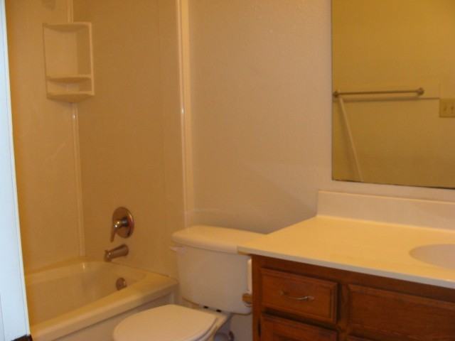 2711 Augusta St #B - Photo 7 of 9