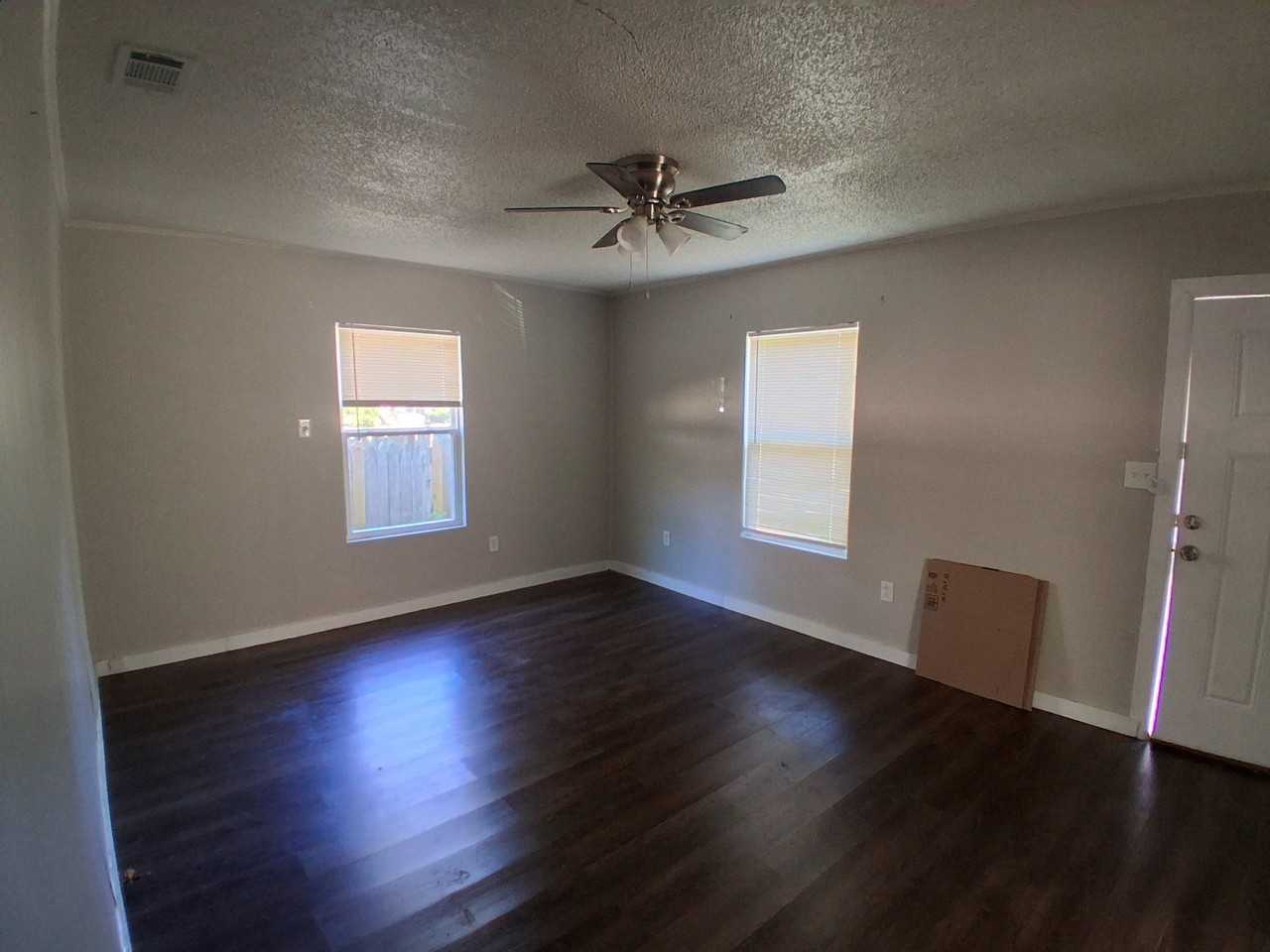 1426 W 5th Ave #NA - Photo 2 of 7