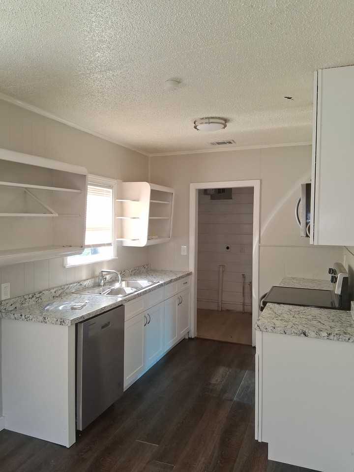 1426 W 5th Ave #NA - Photo 3 of 7