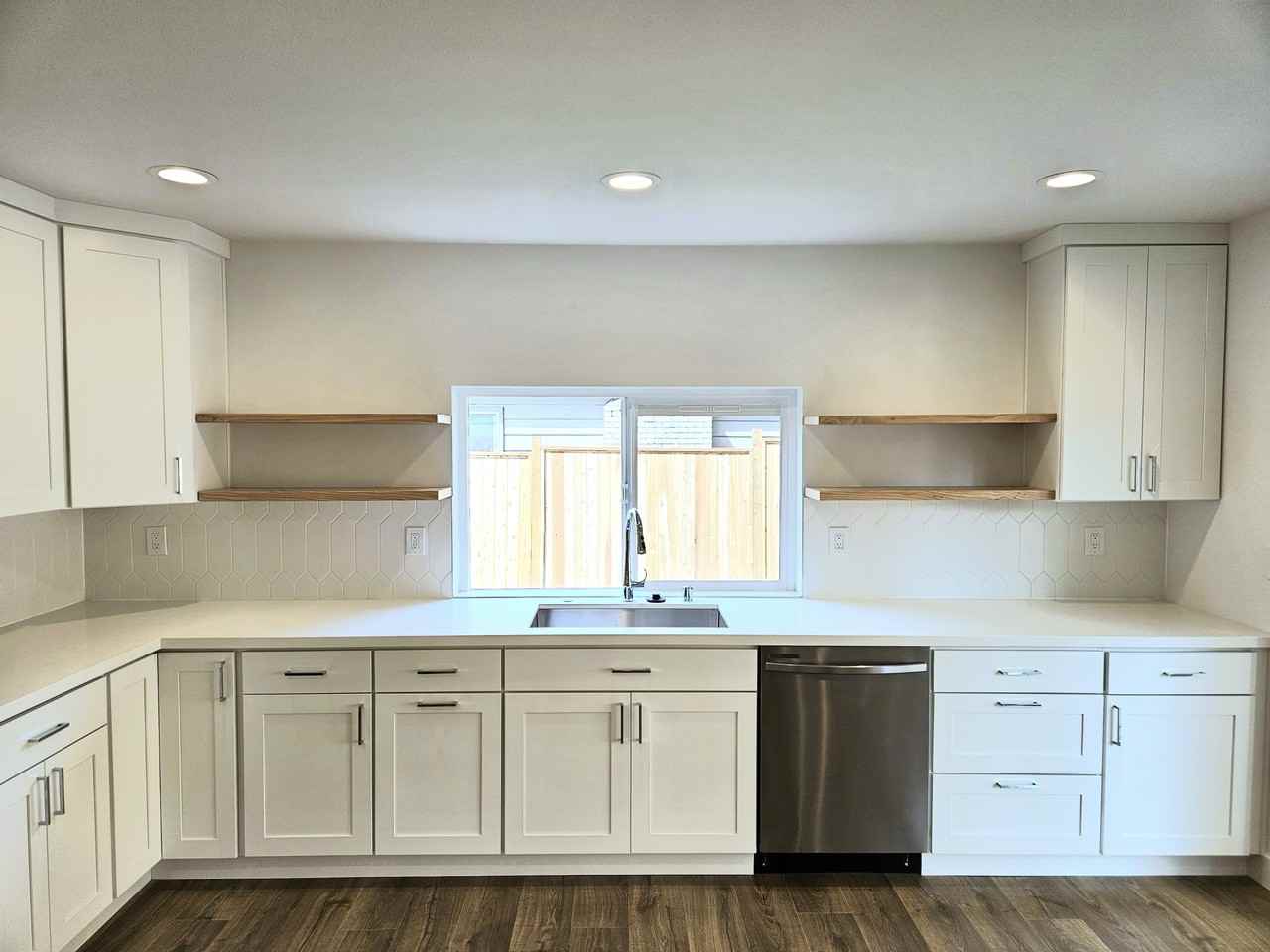 10539 Phinney Ave N #NA - Photo 5 of 17