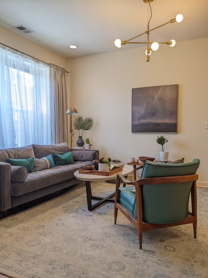 1103 W Winona St #3 - Photo 3 of 20