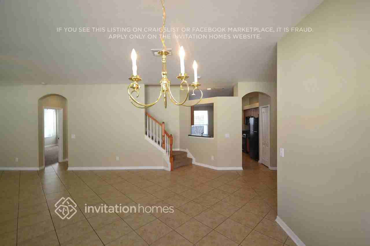 20016 Heritage Point Dr - Photo 2 of 17