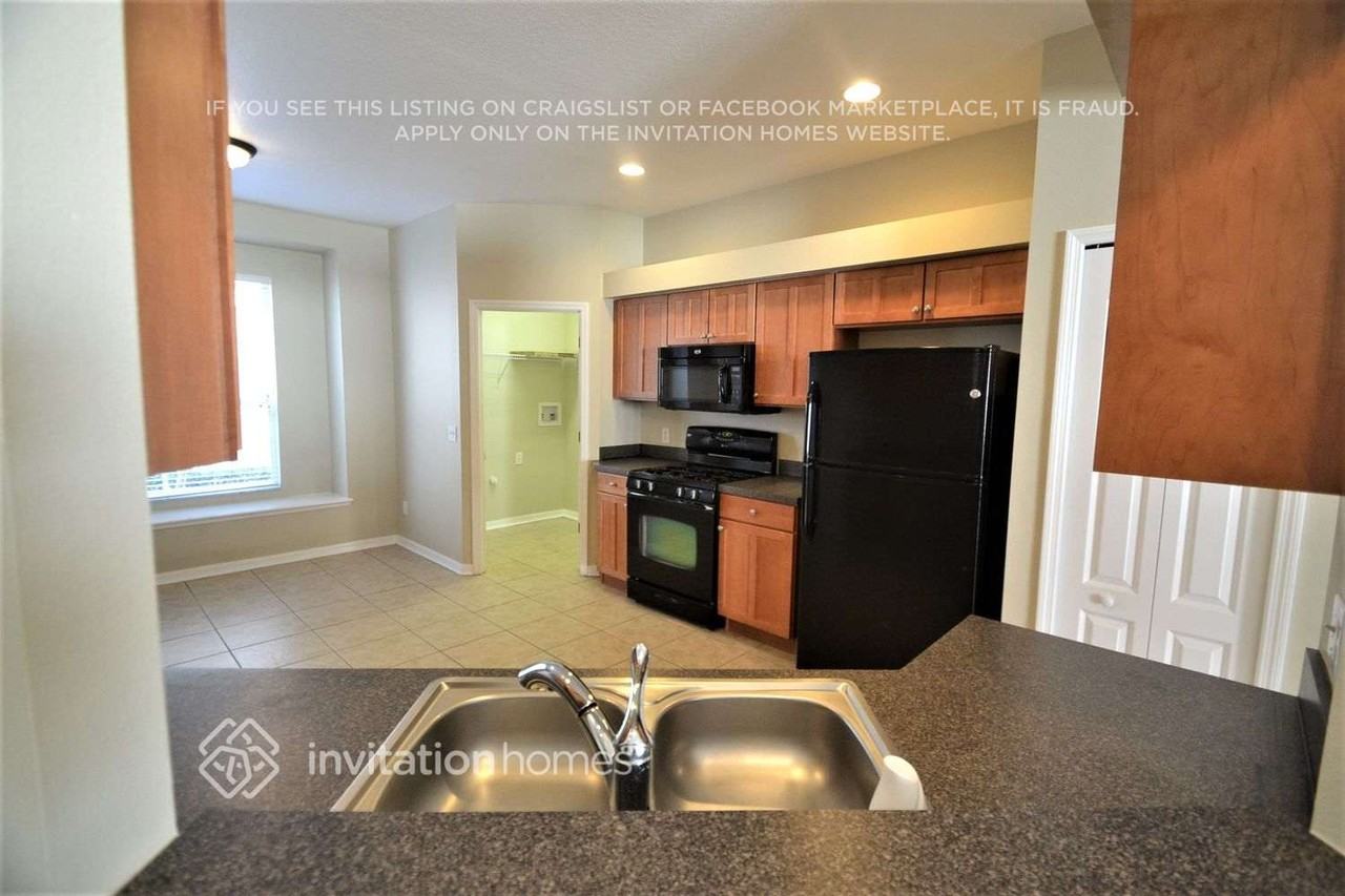 20016 Heritage Point Dr - Photo 4 of 17