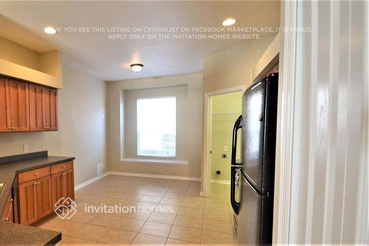 20016 Heritage Point Dr - Photo 5 of 17