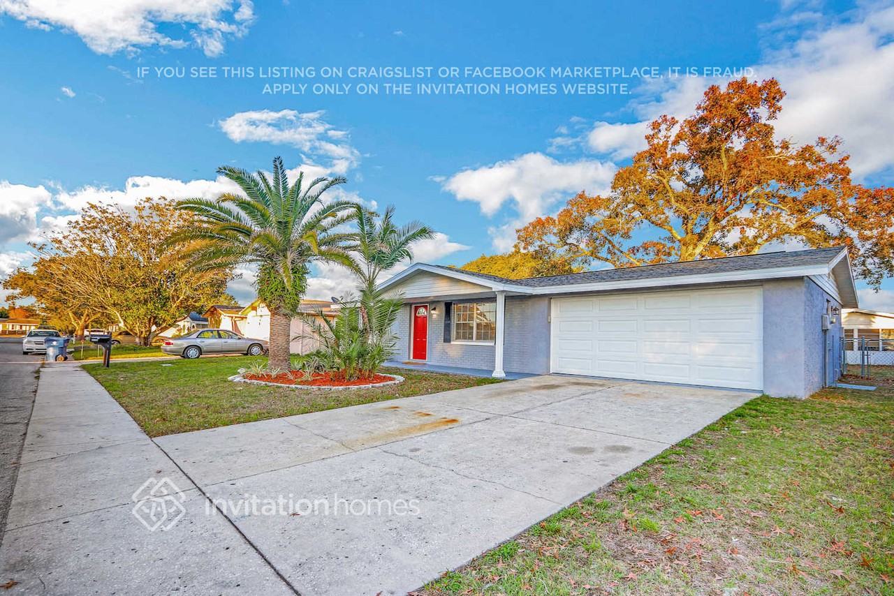 9900 Lakeside Ln - Photo 3 of 26