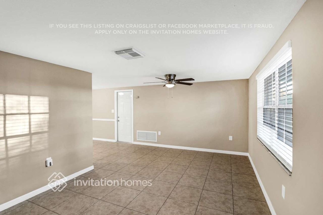 9900 Lakeside Ln - Photo 4 of 26