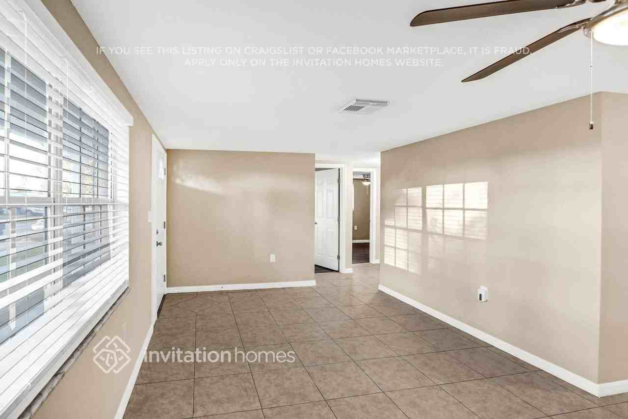 9900 Lakeside Ln - Photo 6 of 26