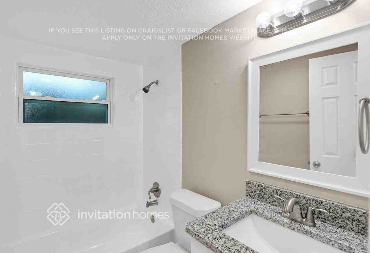 9900 Lakeside Ln - Photo 7 of 26