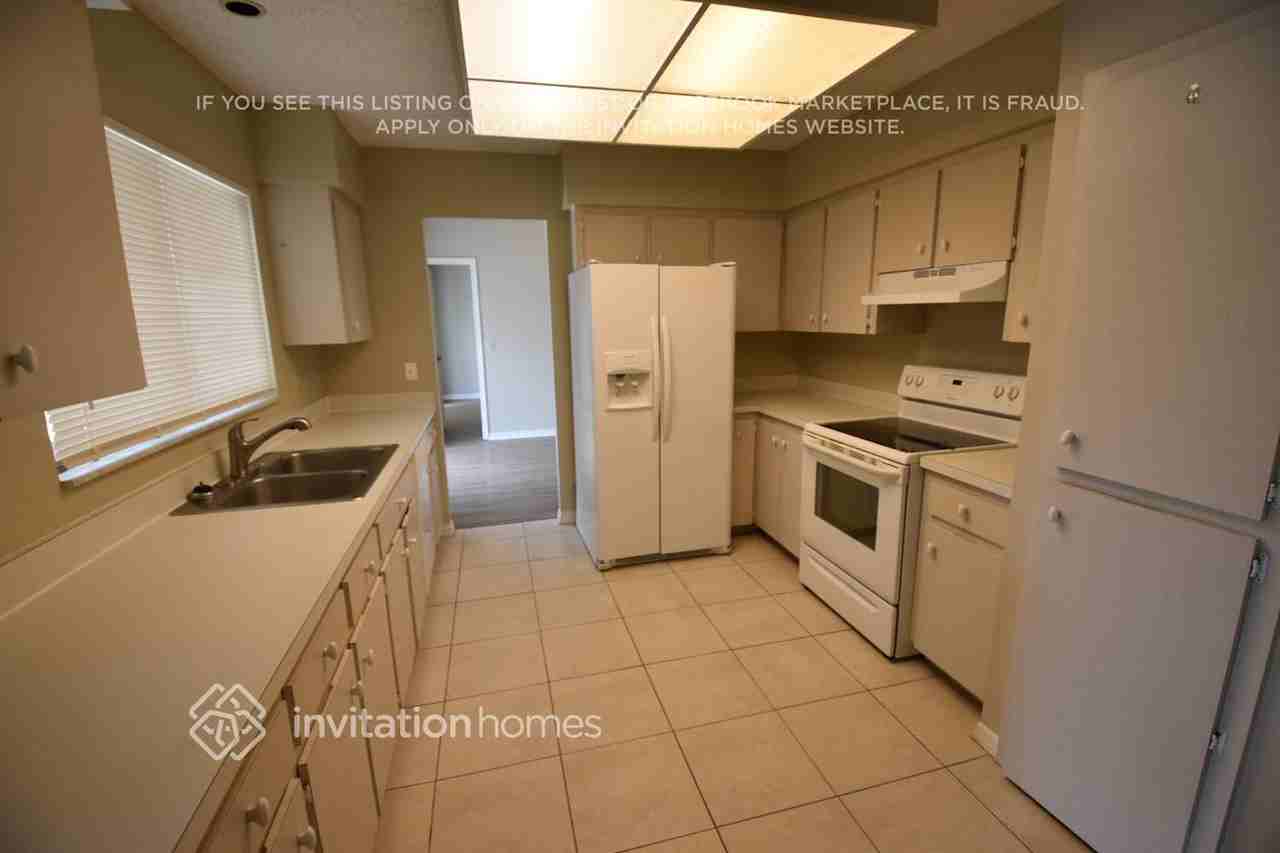 7115 Queen Palm Cir - Photo 5 of 13