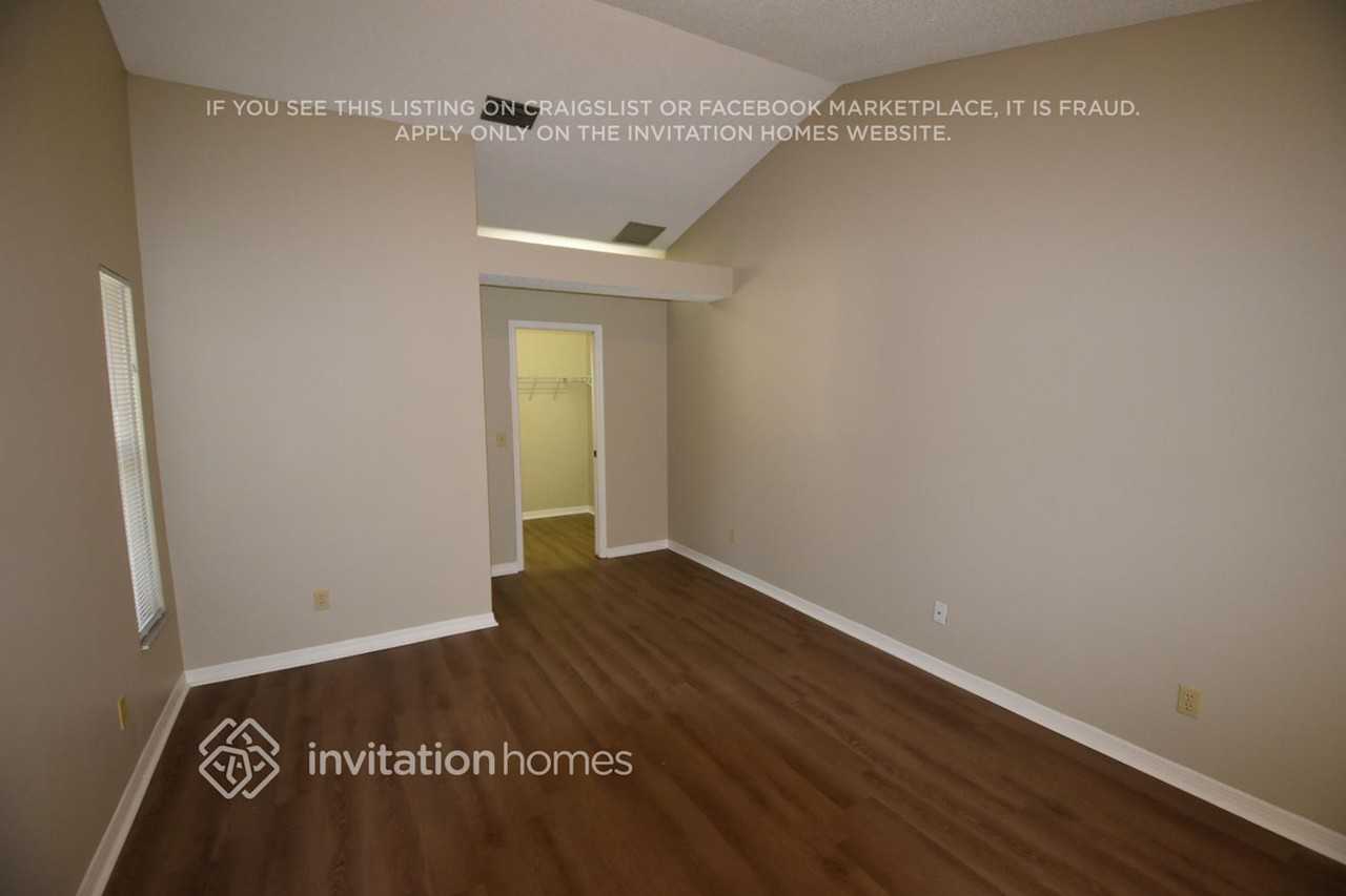 7115 Queen Palm Cir - Photo 7 of 13