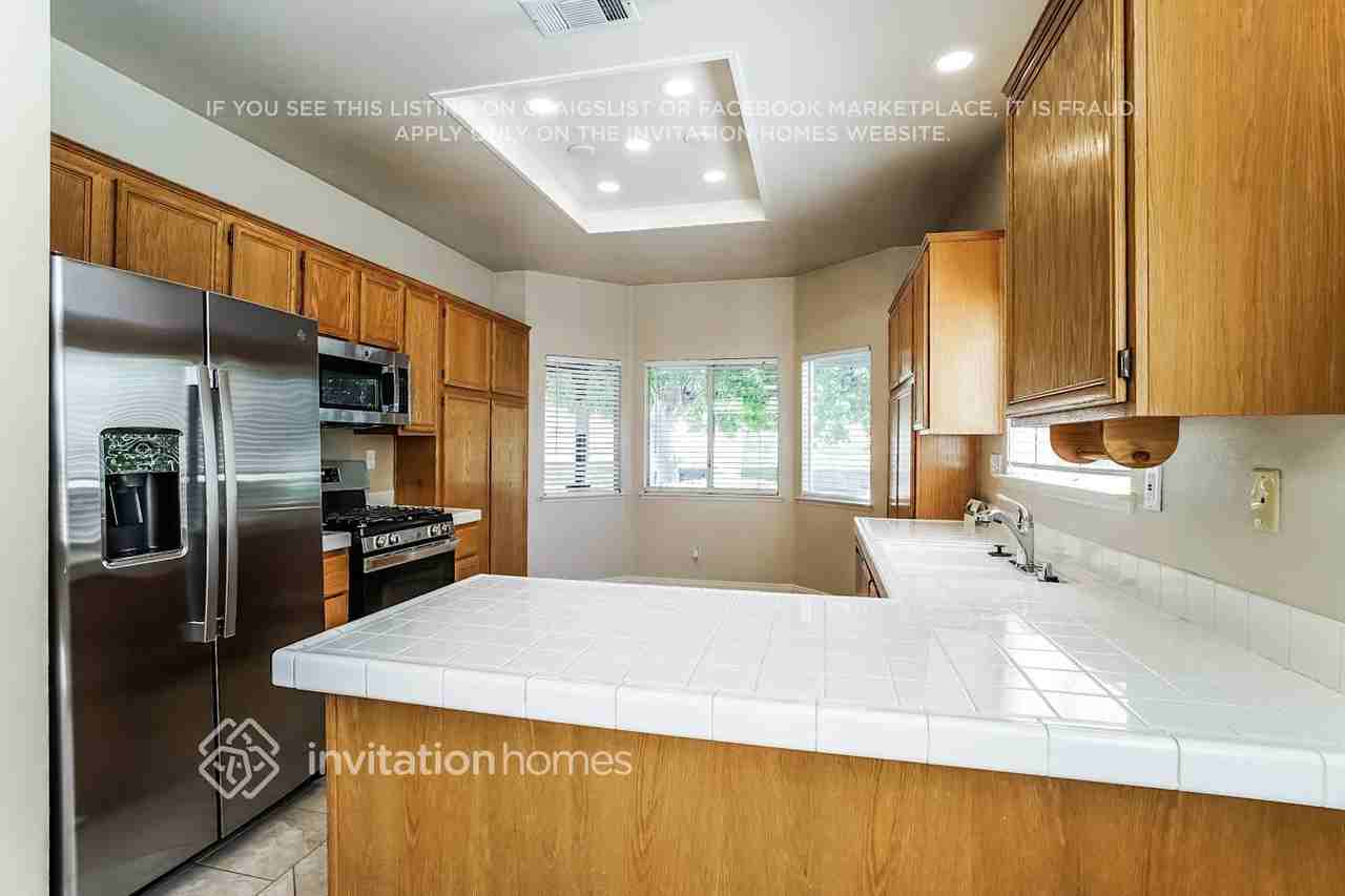 2547 Gemstone Ave - Photo 7 of 17