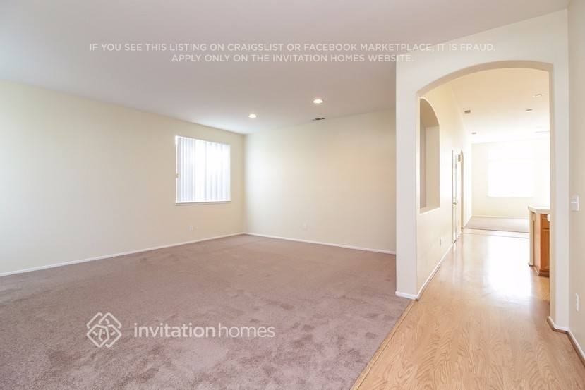 2720 S Cherry Ave - Photo 2 of 17