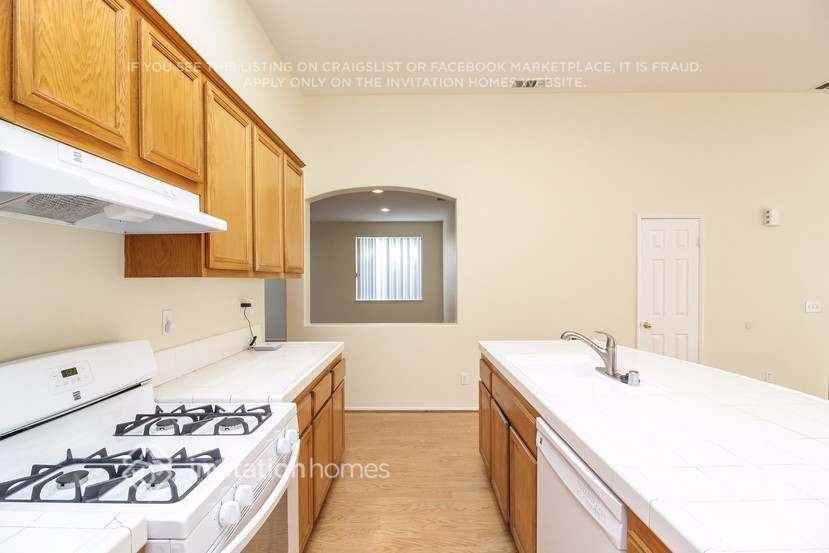 2720 S Cherry Ave - Photo 5 of 17